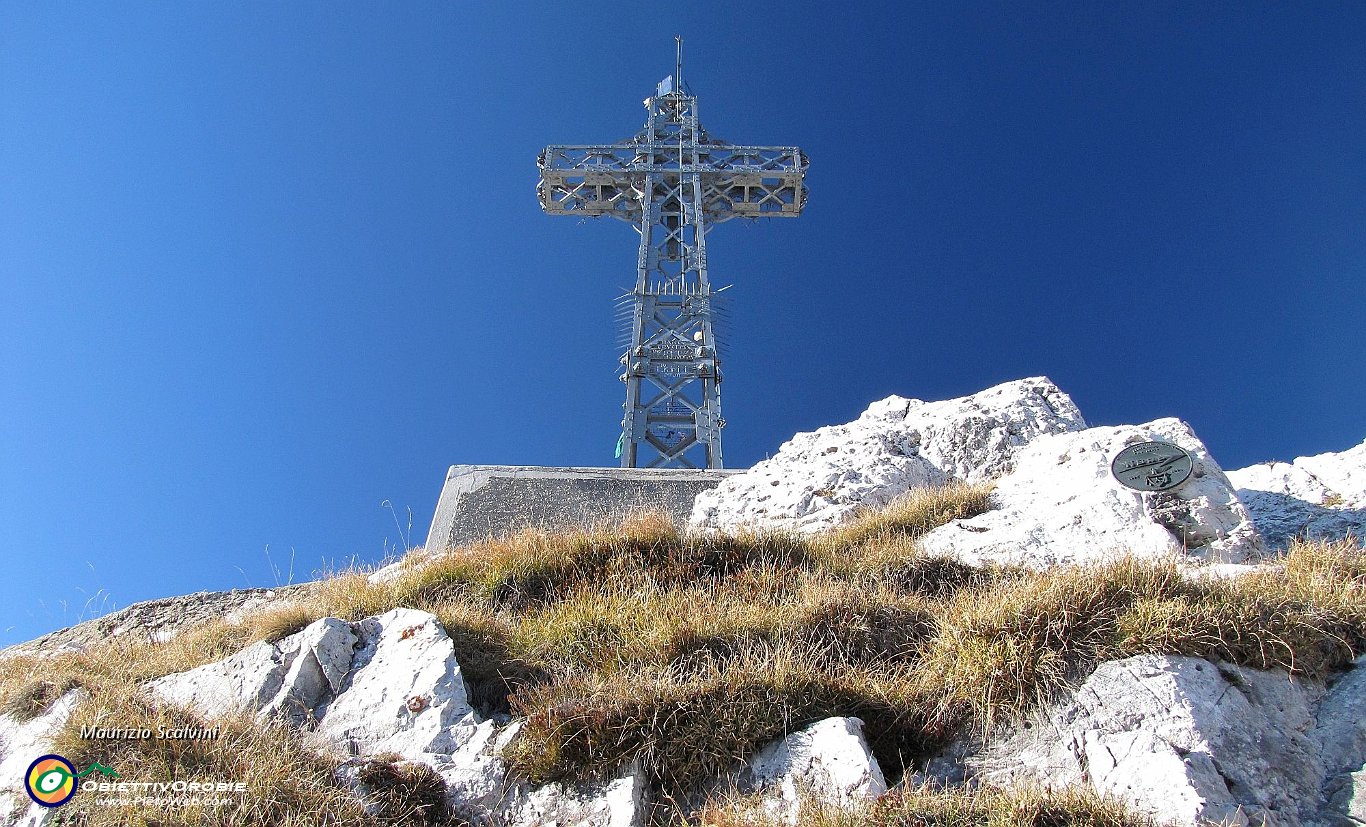 08 Croce di vetta del Resegone....JPG